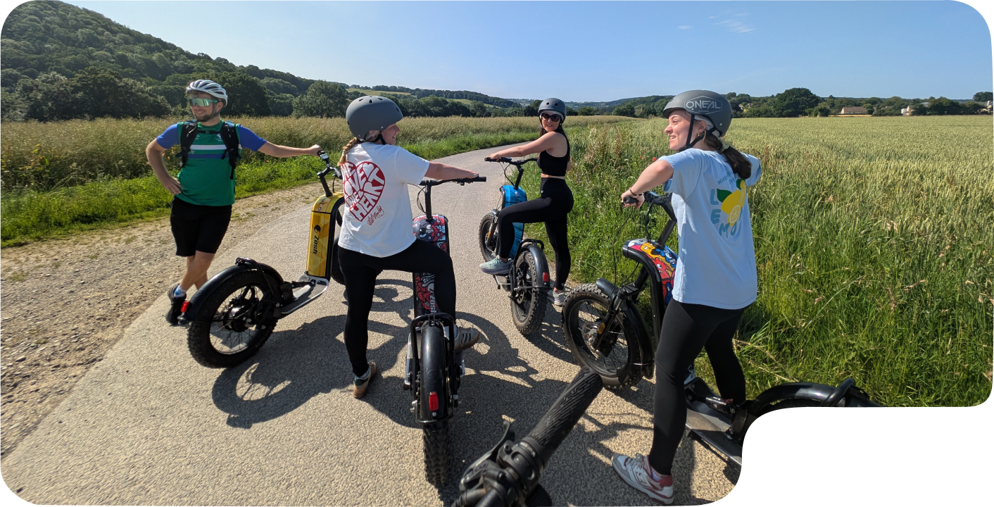 Groupe en trottinettes électriques tout-terrain